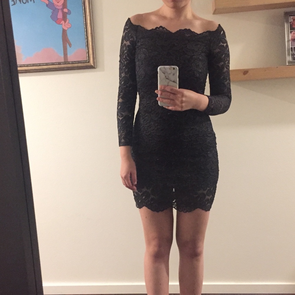 🎉🎉H&M Lace Off-the-shoulder Dress